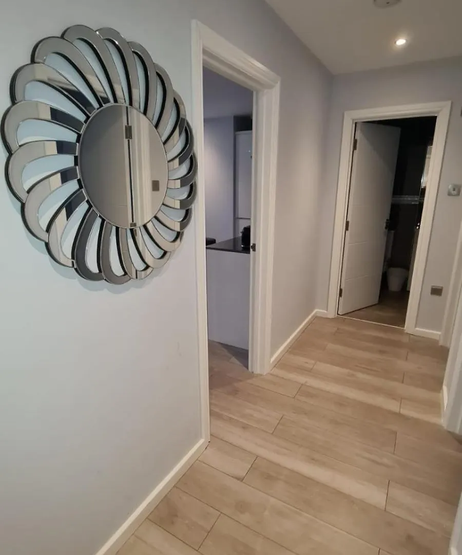 Apartment 2-Bedroom Flats Near Heathrow That Are Cozy Ciean Secure Cranford United Kingdom