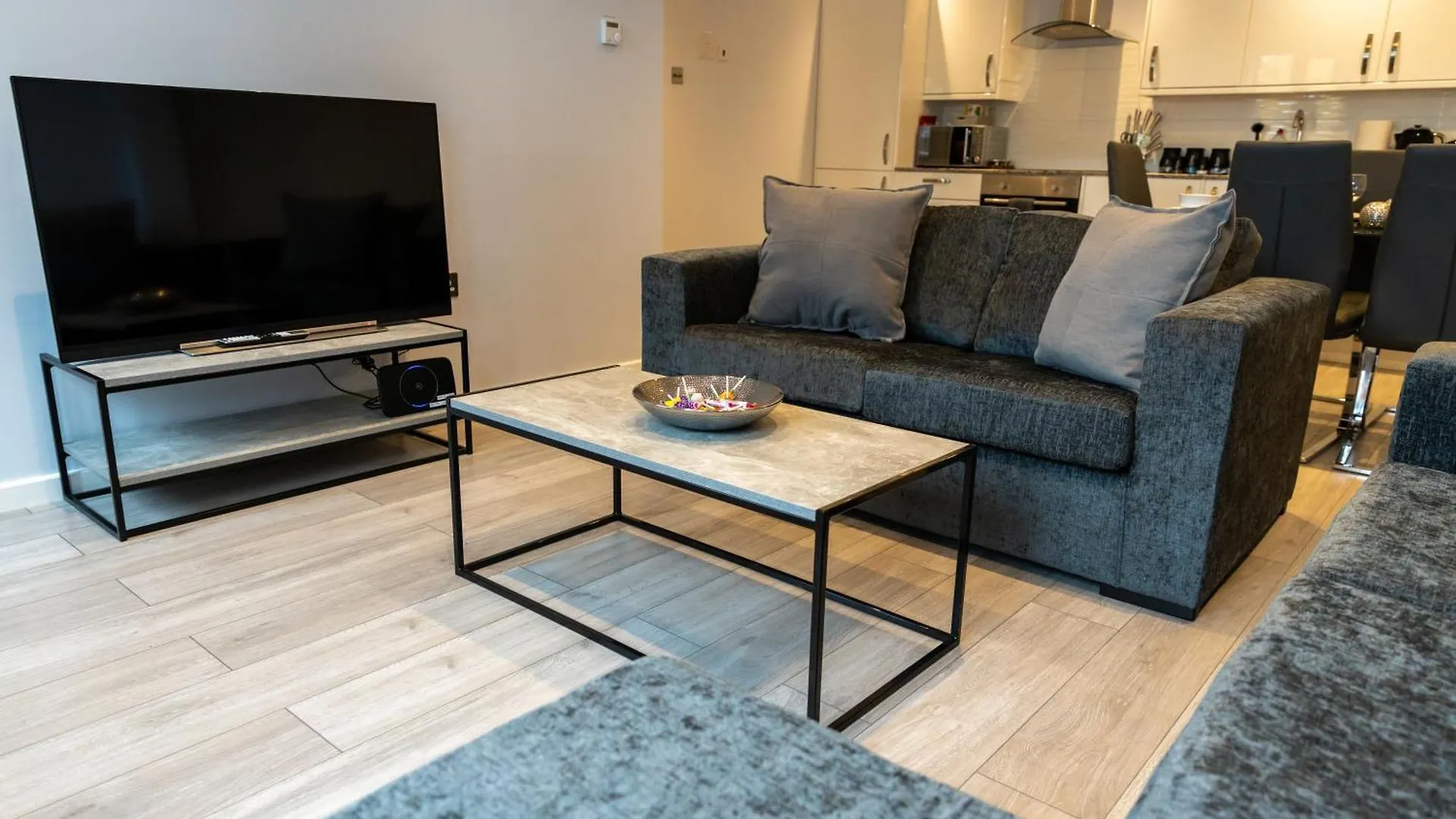 2-Bedroom Flats Near Heathrow That Are Cozy Ciean Secure Cranford United Kingdom