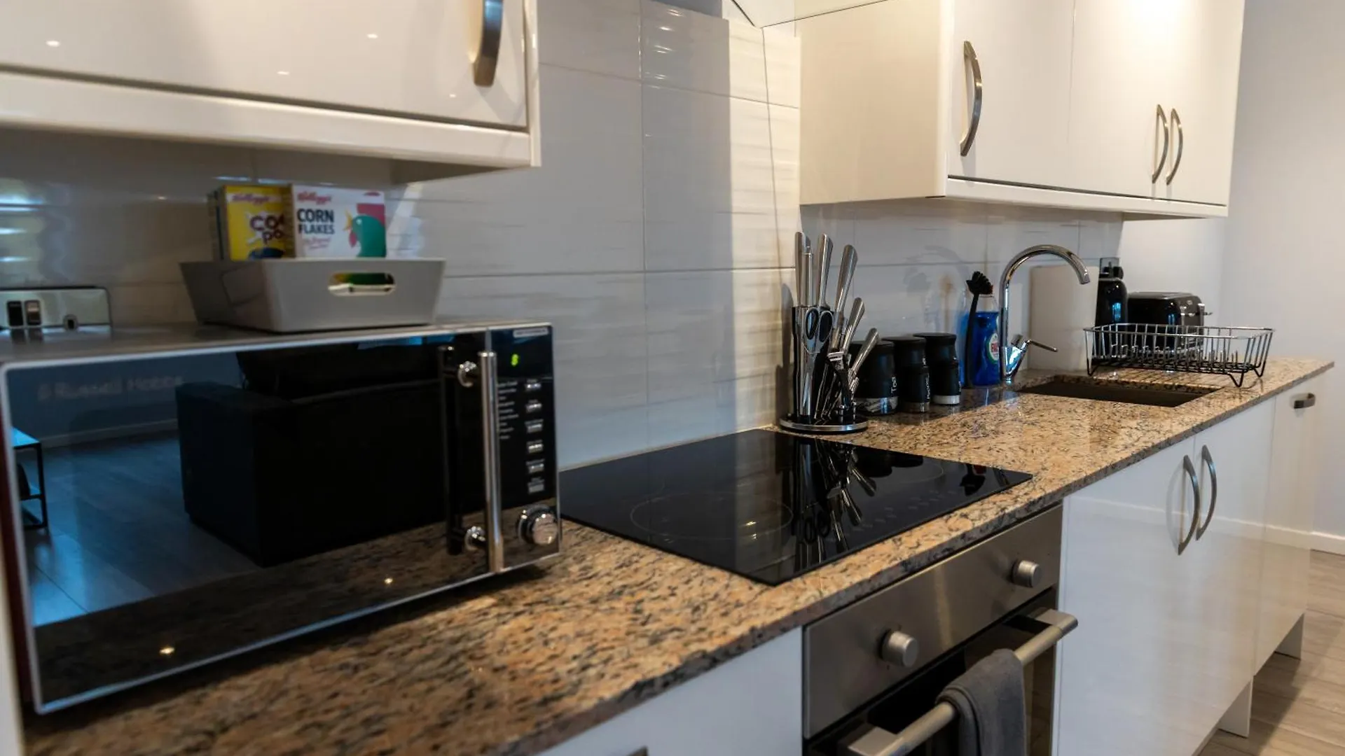2-Bedroom Flats Near Heathrow That Are Cozy Ciean Secure Cranford United Kingdom