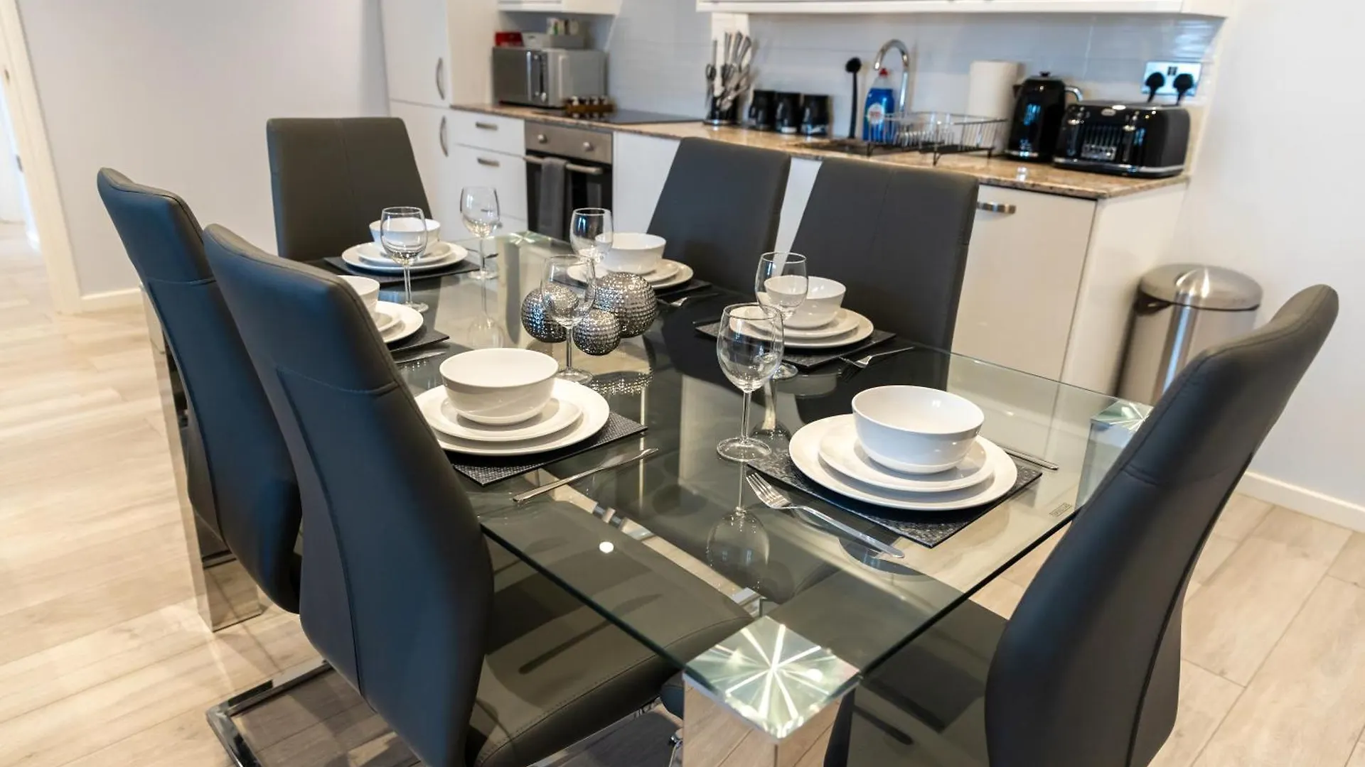 Apartment 2-Bedroom Flats Near Heathrow That Are Cozy Ciean Secure Cranford