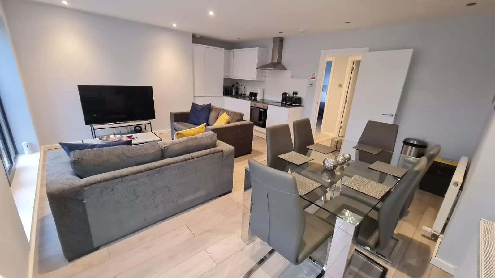 2-Bedroom Flats Near Heathrow That Are Cozy Ciean Secure Cranford