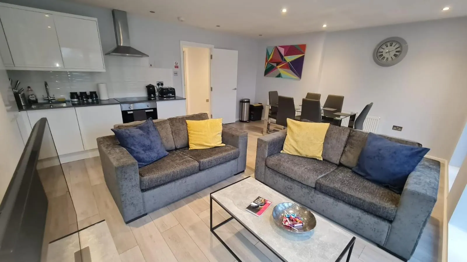 2-Bedroom Flats Near Heathrow That Are Cozy Ciean Secure Cranford